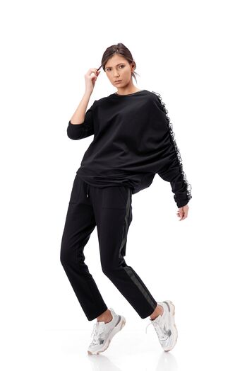 Bluza dama RVL neagra , asimetrica din tricot cu volan pe maneca