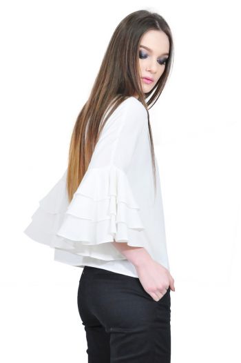 bluza alba de dama cu volane la maneci D2511 RVL