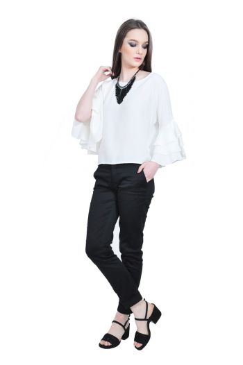 bluza alba de dama cu volane la maneci D2511 RVL