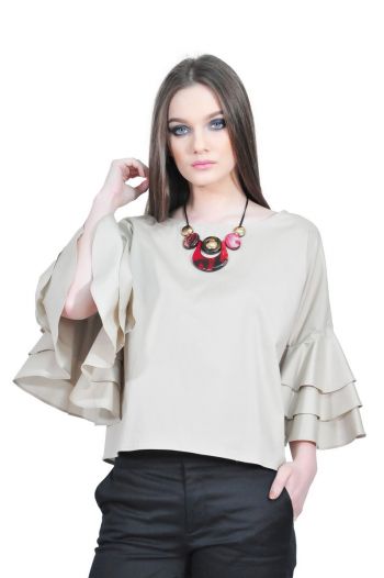 bluza bej de dama cu volane la maneci D2511 RVL