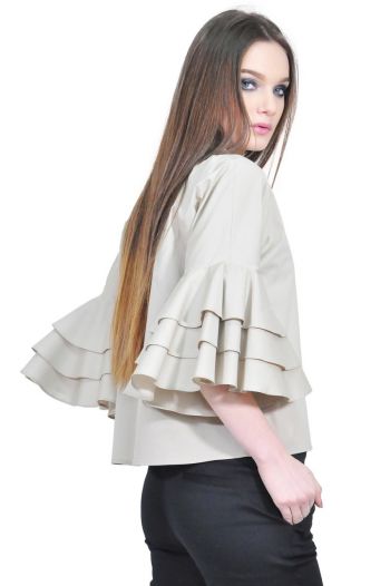 bluza bej de dama cu volane la maneci D2511 RVL