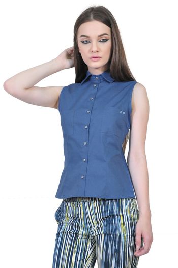 camasa albastra de dama fara maneci D2551