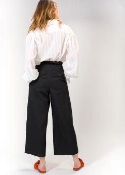 Pantalon negru, RVL