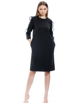 Rochie neagra cu volan pe umar