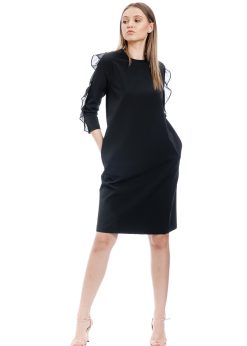 Rochie neagra cu volan pe umar